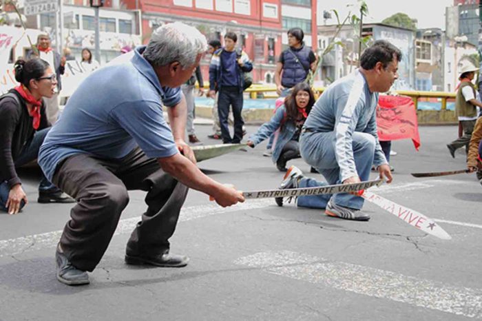 Comunidades de Atenco marchan en DF contra construcción de aeropuerto