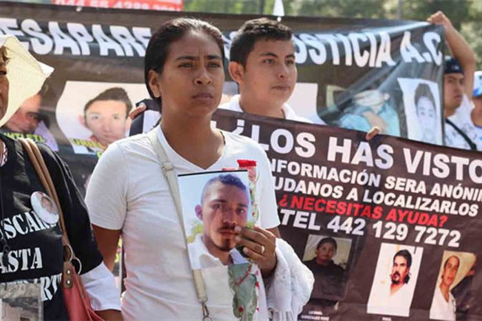 Familias y colectivos marchan en la CdMx por los más de 30 mil desaparecidos en todo el país