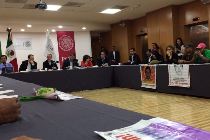 PGR presenta calendario para dar avances de caso Iguala; padres exigen que sea en agosto