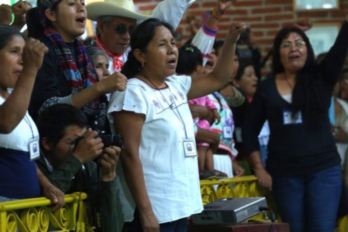 Indígenas eligen a su vocera y aspirante presidencial para 2018, ¿quién es y quién la respalda?