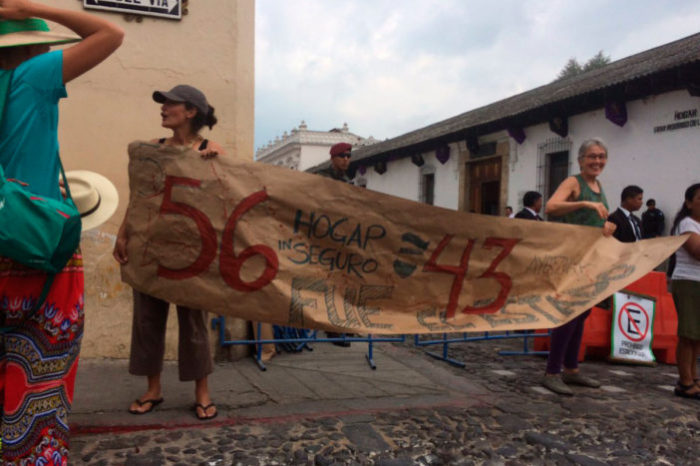 Justicia por los 43, exigen a Peña en Guatemala