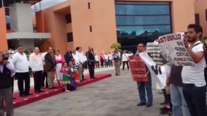 Periodistas protestan frente al Palacio de Gobierno de Guerrero