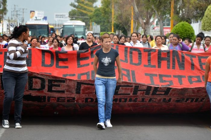 Exigen a Peña frenar violencia y represión contra normalistas de Aguascalientes