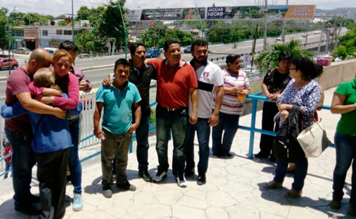 Liberan a los once maestros atacados por policías en Chiapas