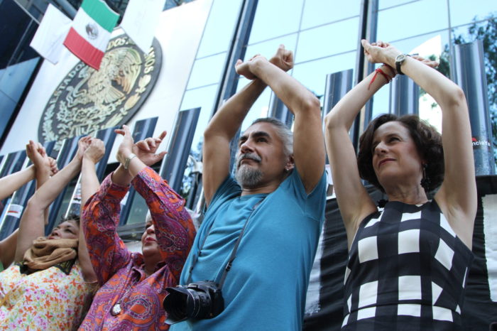 Periodistas y defensores de DH se “entregan” a la PGR después de amenazas de EPN