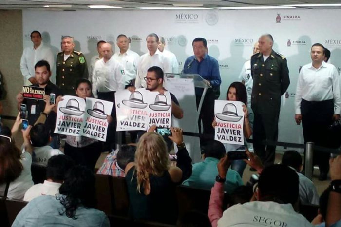 Periodistas cuestionan a Osorio Chong sobre Javier Valdez y espionaje (Video)