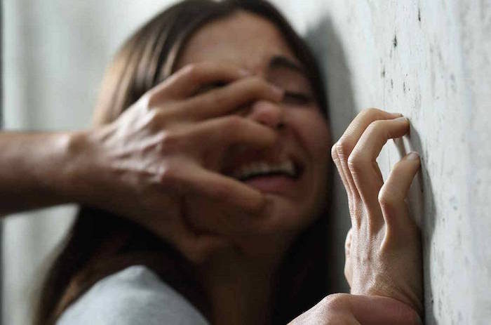 Joven de 16 años es violada en su casa por 4 sujetos en Puebla; su familia la encuentra amarrada e inconsciente