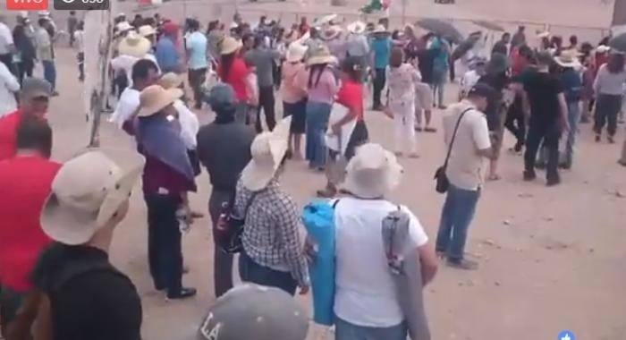 Mexicali Resiste se manifiesta durante visita de EPN