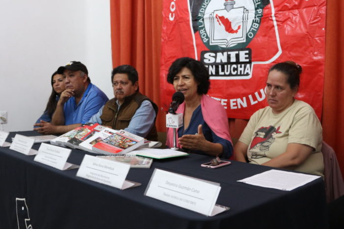 Boletín: Despiden a 88 maestros por su activismo social en Querétaro