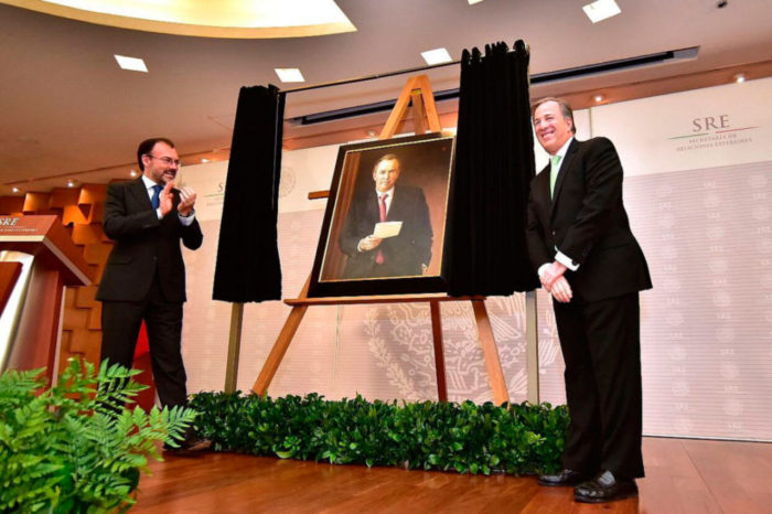 Retratos de Meade cuestan al erario cerca de 600 mil pesos