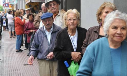 El nuevo Presidente debe atender crisis de pensiones, o habrá más ancianos en la miseria: analistas