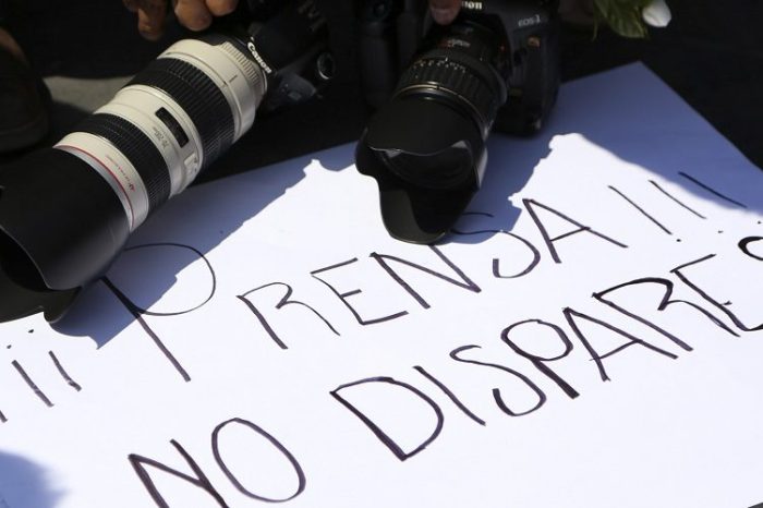 Periodista de Oaxaca denuncia que intentaron quemar su casa; ONG exige investigar si fue por su labor