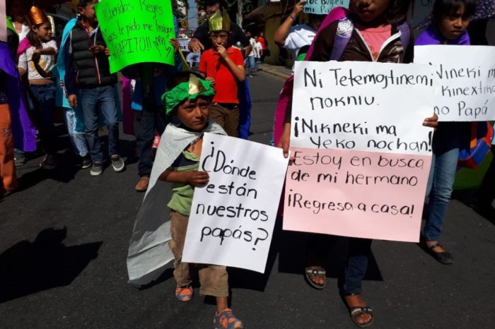 Niños protestan en Guerrero por los desaparecidos
