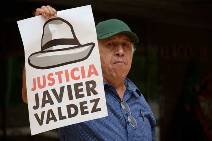 “¡Justicia, Javier Valdez!”, gritan asistentes a la marcha convocada por Ríodoce