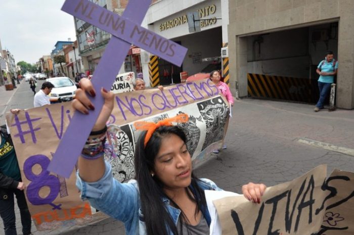 ¡Ni una más! Marchan familiares de víctimas de feminicidios en Ecatepec