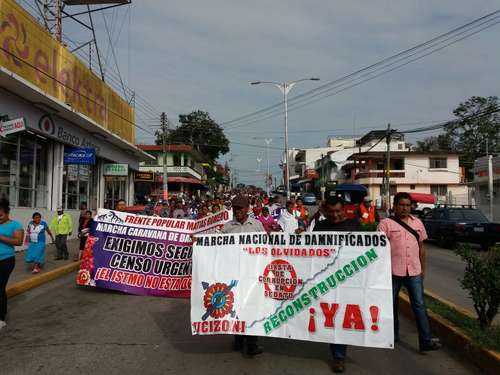 Damnificados por sismos en Oaxaca inician caravana a CDMX