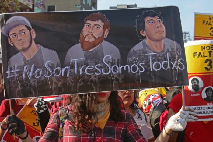 Convocan a marcha a un mes de la desaparición de tres estudiantes de cine en Jalisco