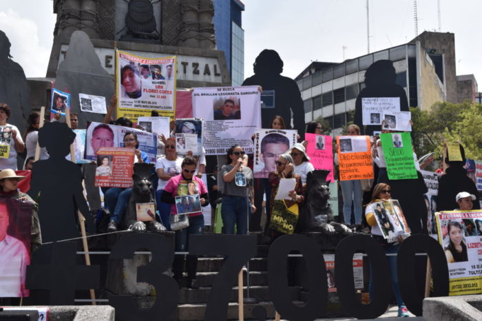 Familiares reclaman indolencia de Peña ante desapariciones; piden justicia.