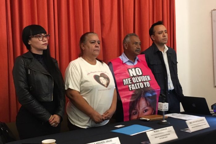 Javier Corral asegura que feminicidio se resolvió, familiares lo niegan; exigen investigar desapariciones