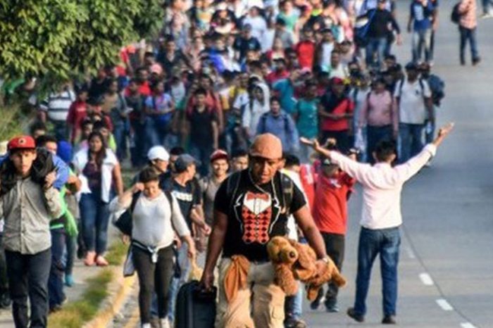 Se repliegan policías antimotines que esperaban a Caravana Migrante