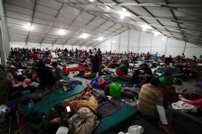 Migrantes decidirán en asamblea cuándo dejarán la CDMX para ir hacia EE. UU.