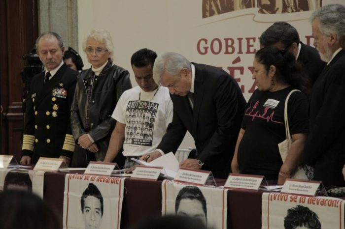 Nota de prensa: Firma del decreto presidencial, “nueva etapa” para las familias de Ayotzinapa