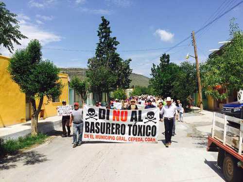 Protestan por vertedero de residuos industriales en Coahuila