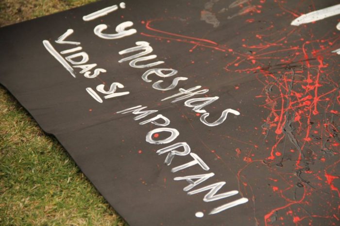 Familiares y colectivos protestan afuera de Palacio Nacional para exigir justicia por las víctimas de feminicidio