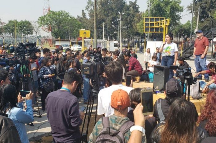 Estudiantes de la UNAM marchan para exigir justicia por alumna del CCH Oriente y más seguridad