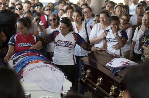 Exigen justicia en Minatitlán por el asesinato de 13 personas