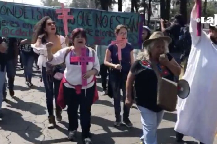 Marchan mujeres para exigir un alto a los feminicidios en Edomex