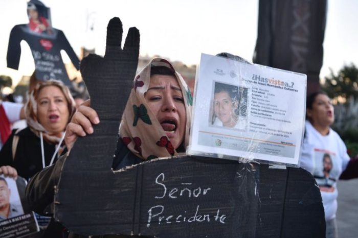 Familiares de desaparecidos reclaman falta de resultados y apoyo frente a Palacio Nacional