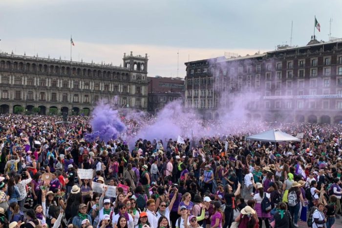 #8M: Un río violeta de miles de mujeres avanzó para tirar la violencia machista