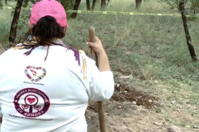 La lucha de las madres buscadoras de Sonora; con picos y palas han localizado los restos de 200 personas