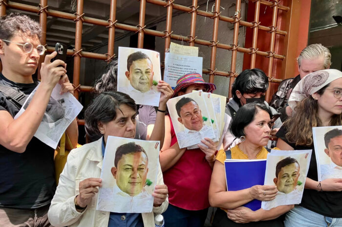 Periodistas clausuran simbólicamente sede de Guerrero en la Ciudad de México