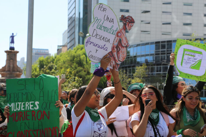 #Galería28S Entre pañuelos verdes y arte, mexicanas marchan por un aborto legal, seguro y gratuito