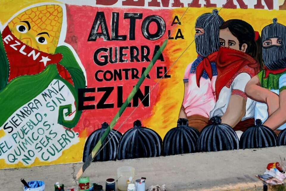 Con arte, comunidades de Puebla exigen alto a la guerra contra los zapatistas